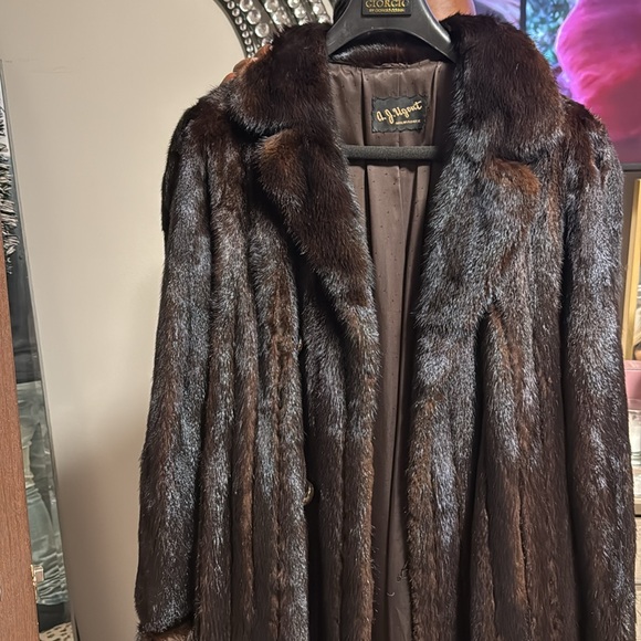 Mahogany 100% Authentic Mink Coat - Picture 2 of 11